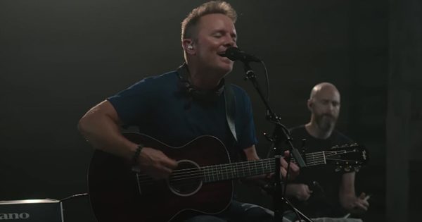 Watch Video Nobody Loves Me Like You By Chris Tomlin